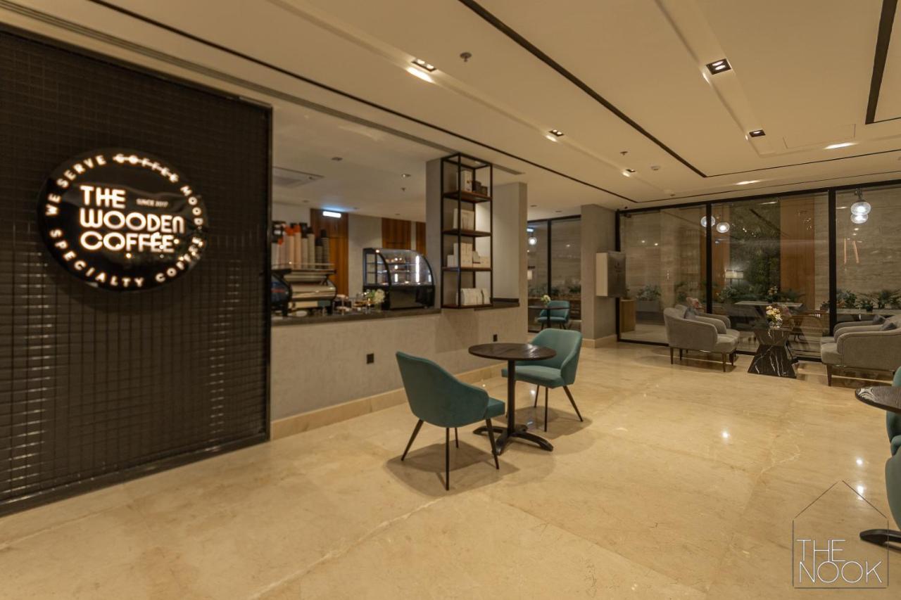 Luxury Near Blvd W Maid *