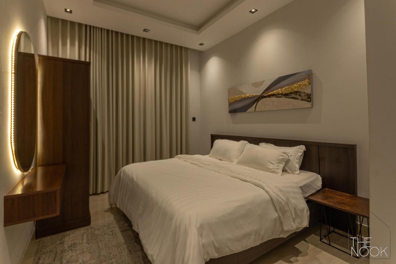 Luxury Near Blvd W Maid Apartment *