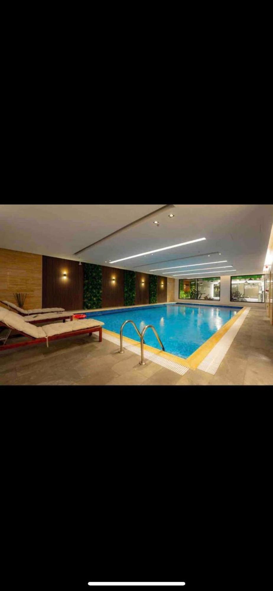 Luxury Near Blvd W Maid Apartment
