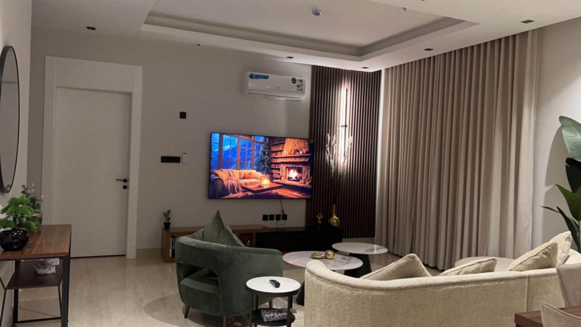Apartment Luxury Near Blvd W Maid