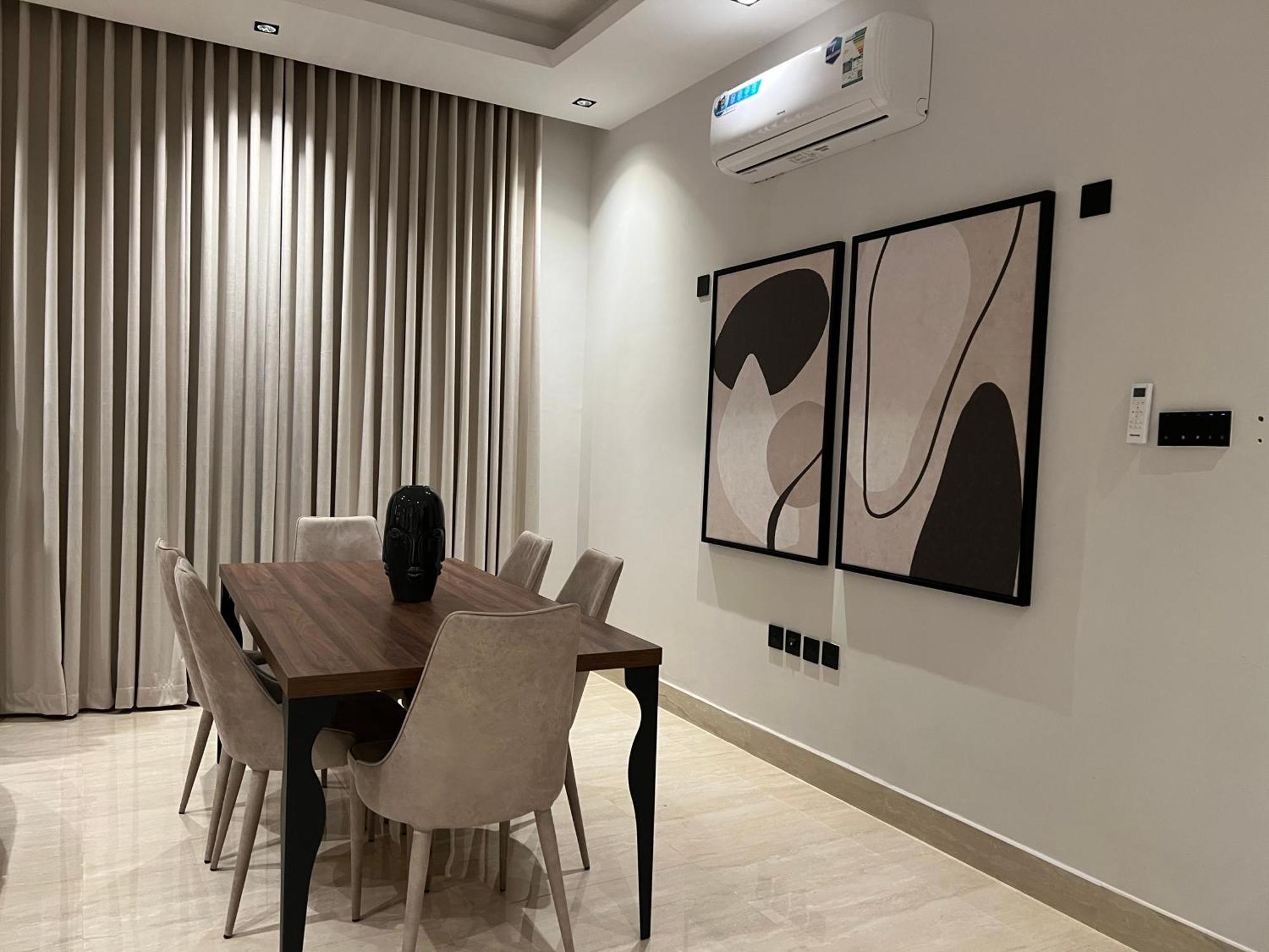 Luxury Near Blvd W Maid Apartment *